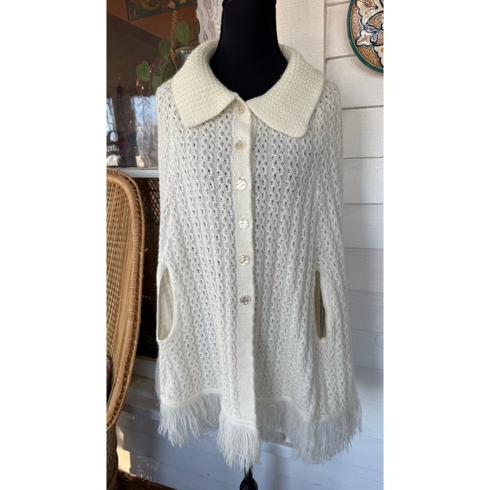 Vintage 70's Cable Knit White Acrylic Button up Fringed Poncho Cape One Size